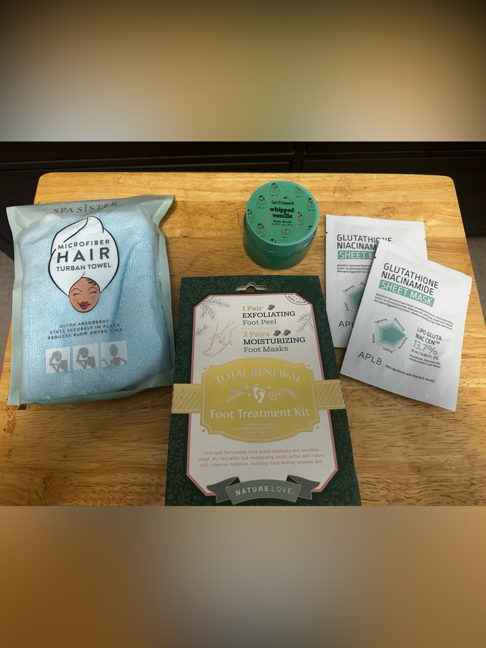 🌸5/$20🌸
*SPA KIT** Hair Turban, Face & Foot Mask, Body Scrub